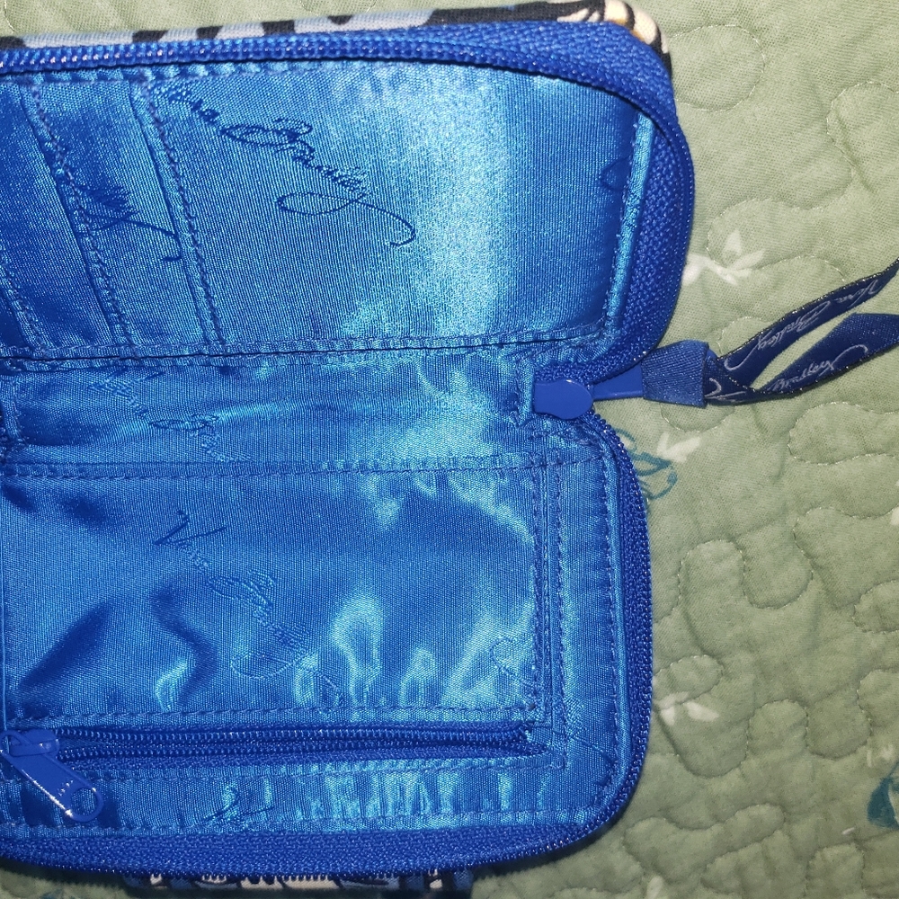 🍀NWOT Vera Bradley wristlet FREE WITH PURCHASE OF VERA BAG - Picture 2 of 7